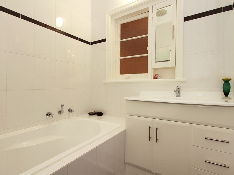 9 Queens Road, Mount Pleasant WA 6153