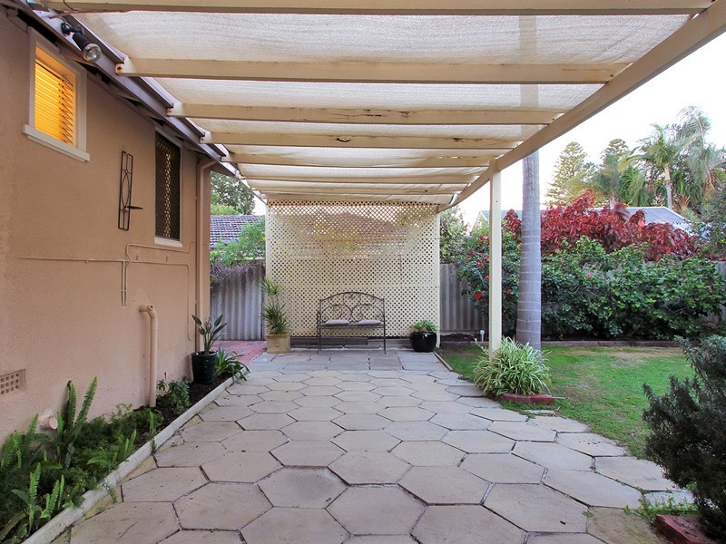 9 Queens Road, Mount Pleasant WA 6153