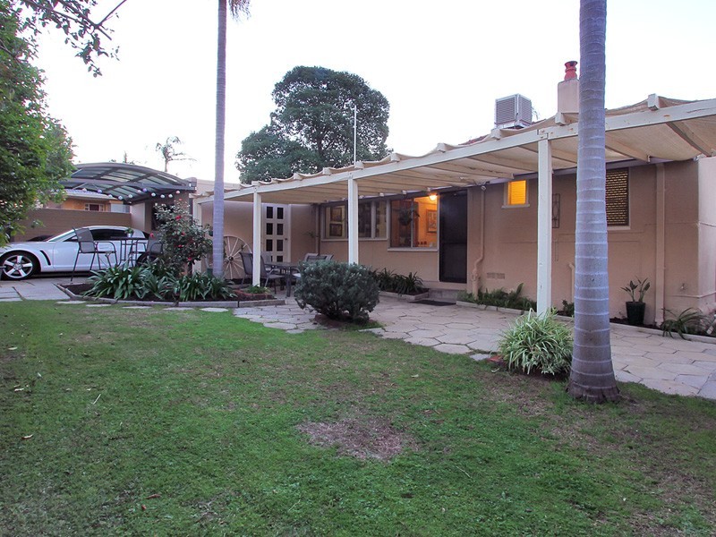 9 Queens Road, Mount Pleasant WA 6153