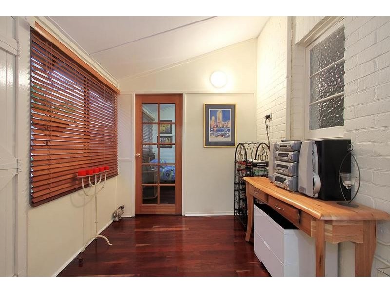 9 Queens Road, Mount Pleasant WA 6153