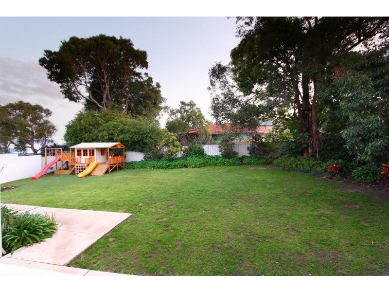 14 Wichmann Road, Attadale WA 6156