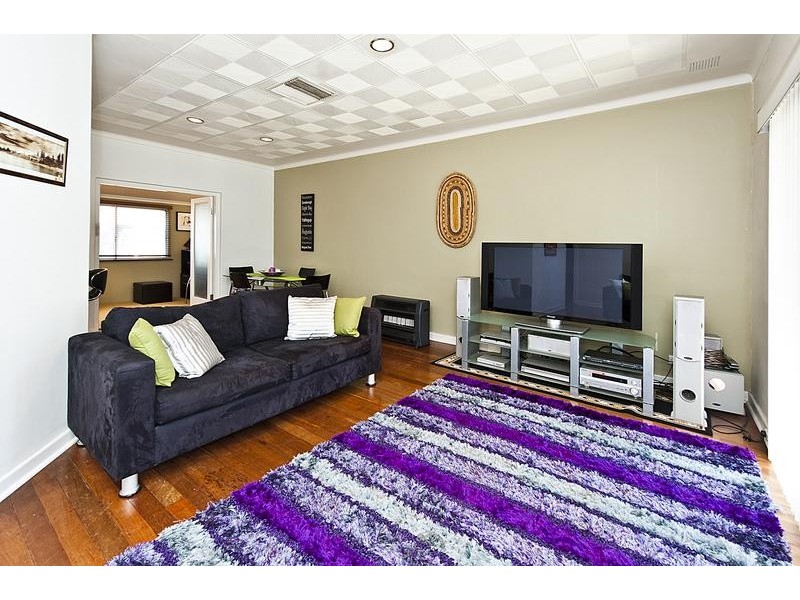 27 Windfield Road, Melville WA 6156