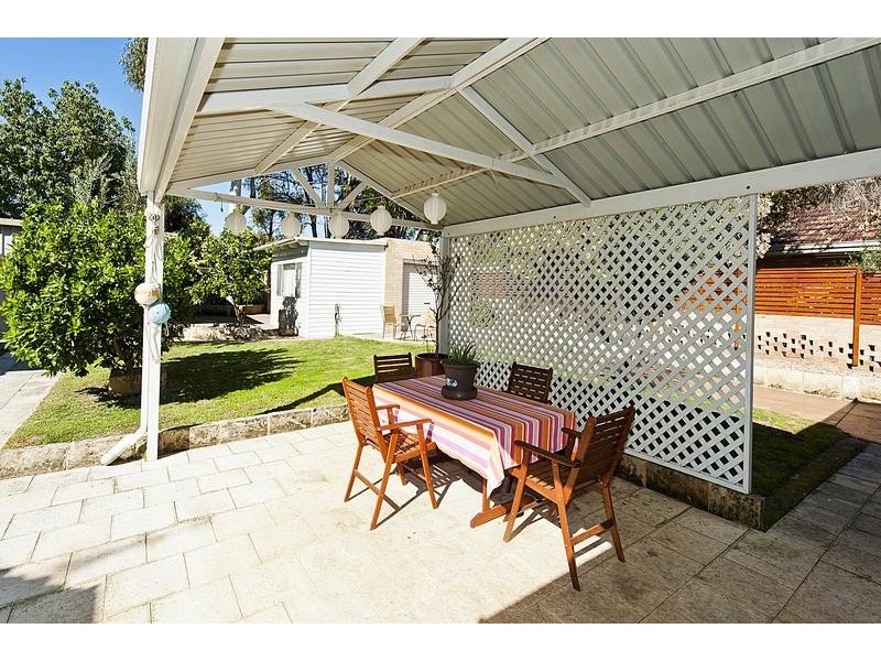 27 Windfield Road, Melville WA 6156