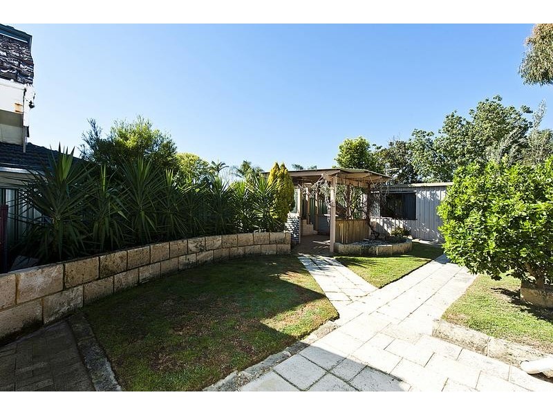 27 Windfield Road, Melville WA 6156