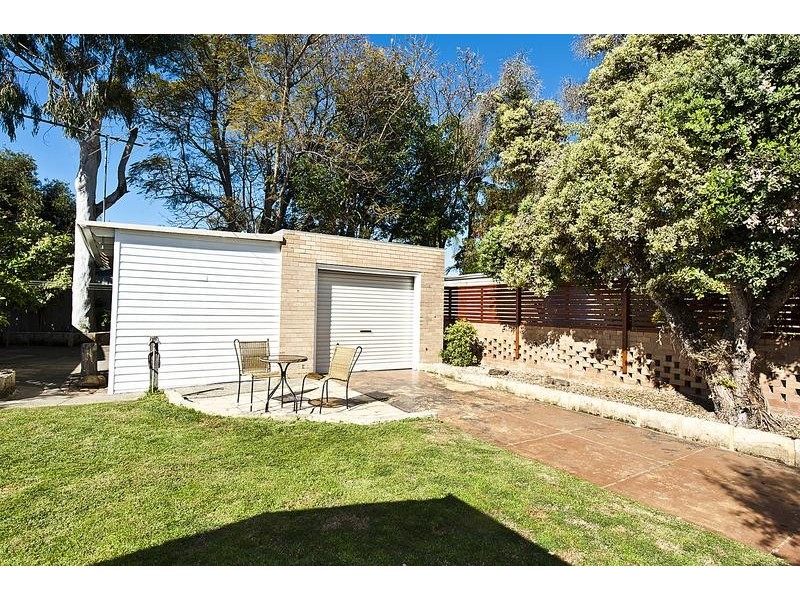 27 Windfield Road, Melville WA 6156