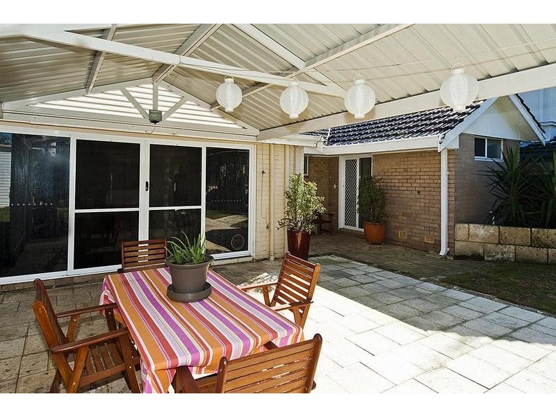 27 Windfield Road, Melville WA 6156