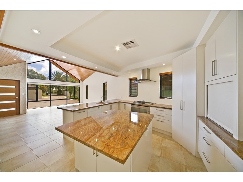 1A Dunvegan Road, Applecross WA 6153