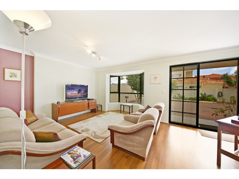 1A Dunvegan Road, Applecross WA 6153