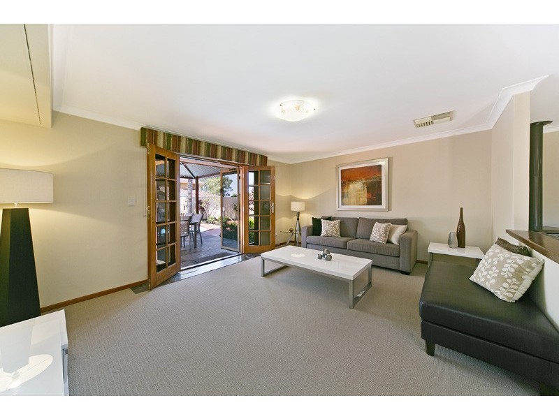 2 Blakers Ridge, Winthrop WA 6150