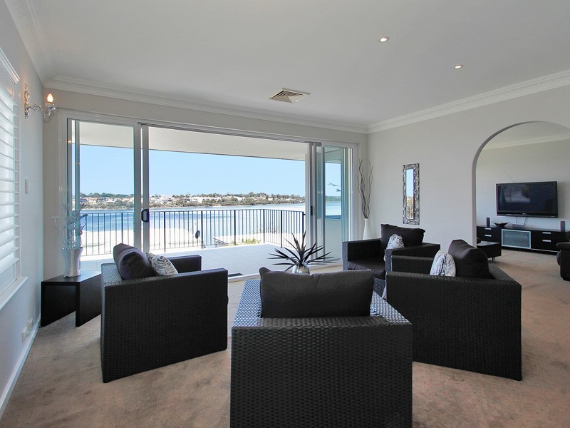 22 Rookwood Street, Mount Pleasant WA 6153