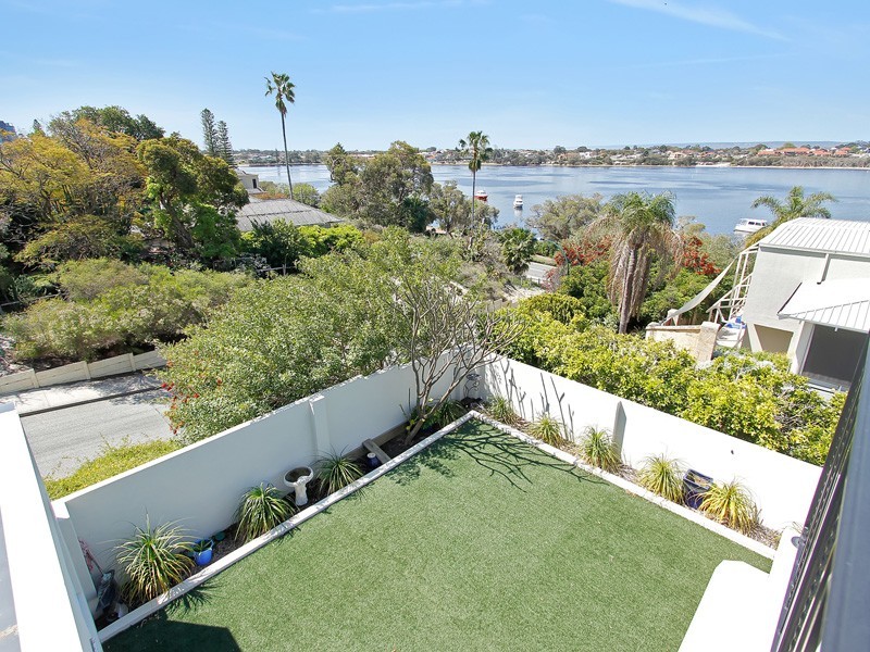 22 Rookwood Street, Mount Pleasant WA 6153