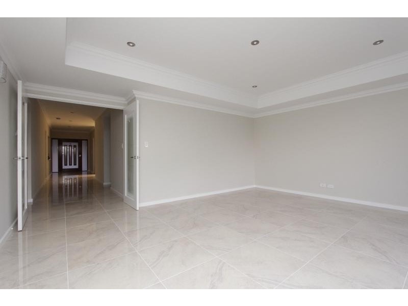 7 Podman Loop, North Coogee WA 6163