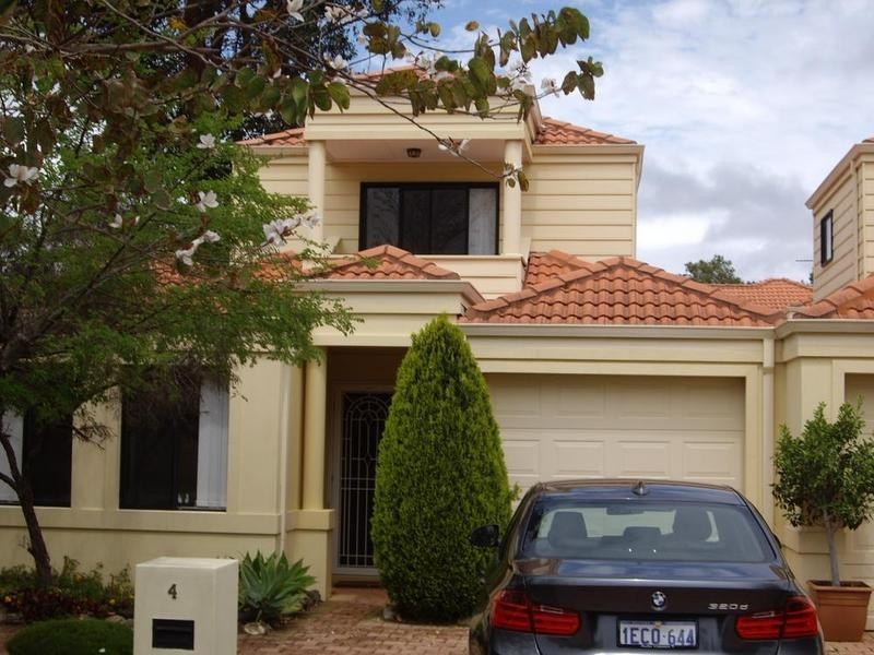 4/9 Groves Avenue, Attadale WA 6156