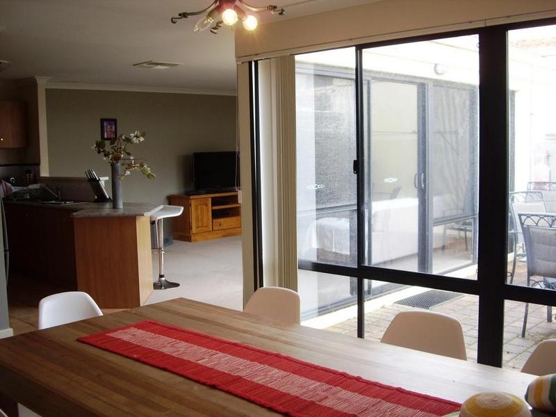 4/9 Groves Avenue, Attadale WA 6156