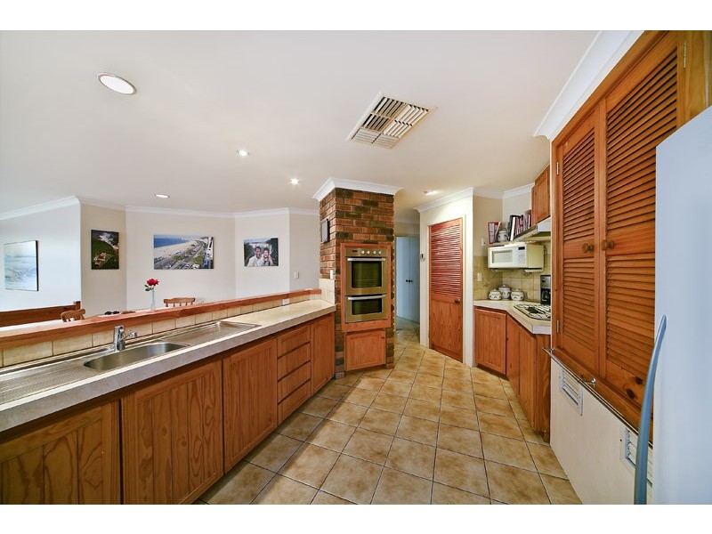 11 Chesters Way, Winthrop WA 6150