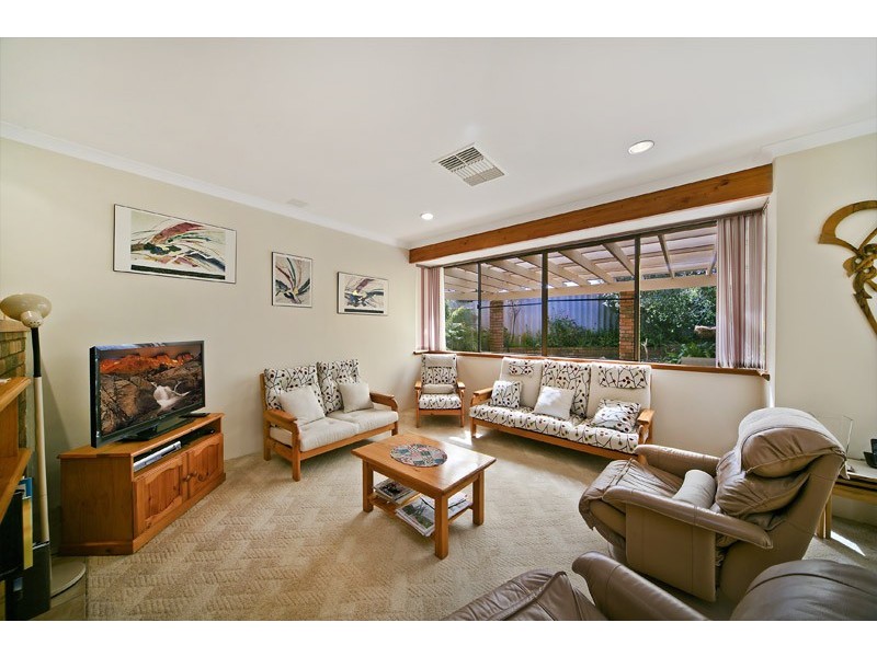 11 Chesters Way, Winthrop WA 6150