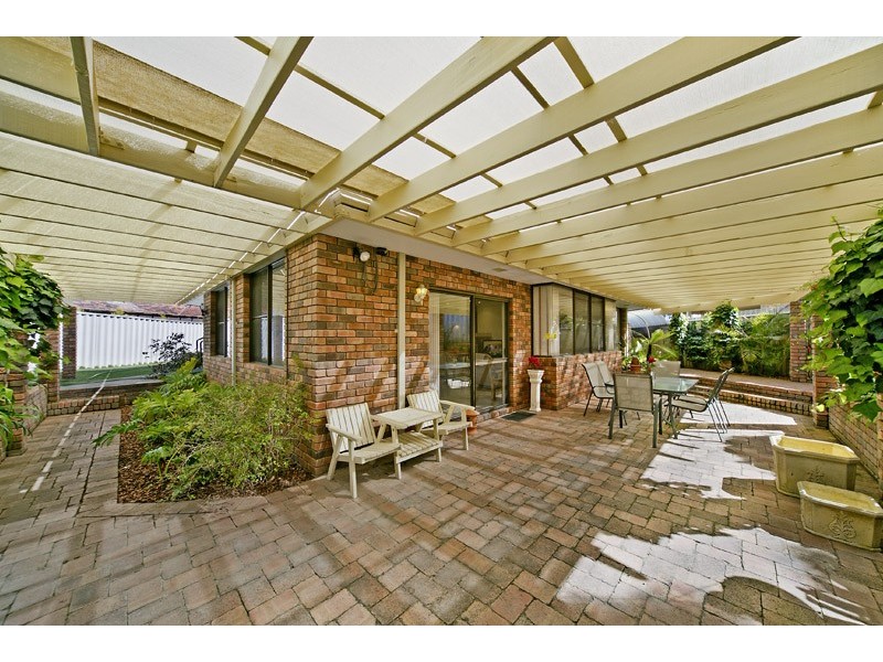 11 Chesters Way, Winthrop WA 6150