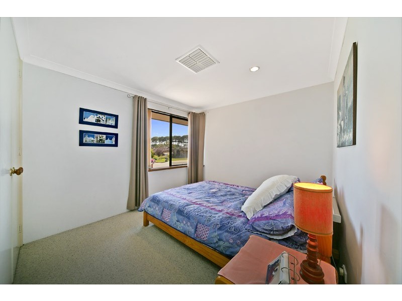 11 Chesters Way, Winthrop WA 6150