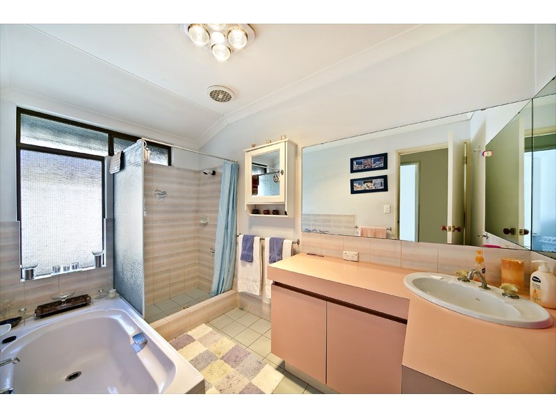 11 Chesters Way, Winthrop WA 6150