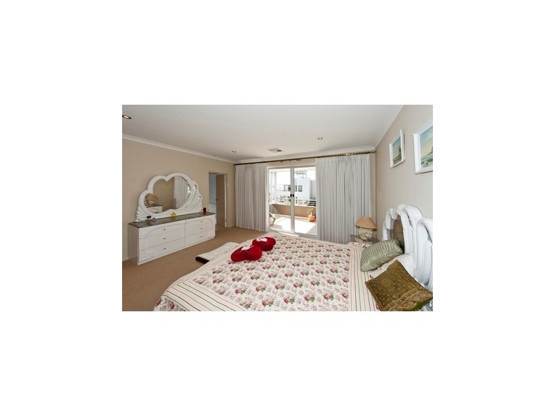 4 Bernier Rise, North Coogee WA 6163