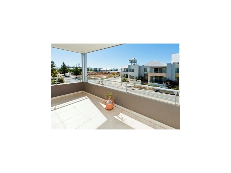 4 Bernier Rise, North Coogee WA 6163