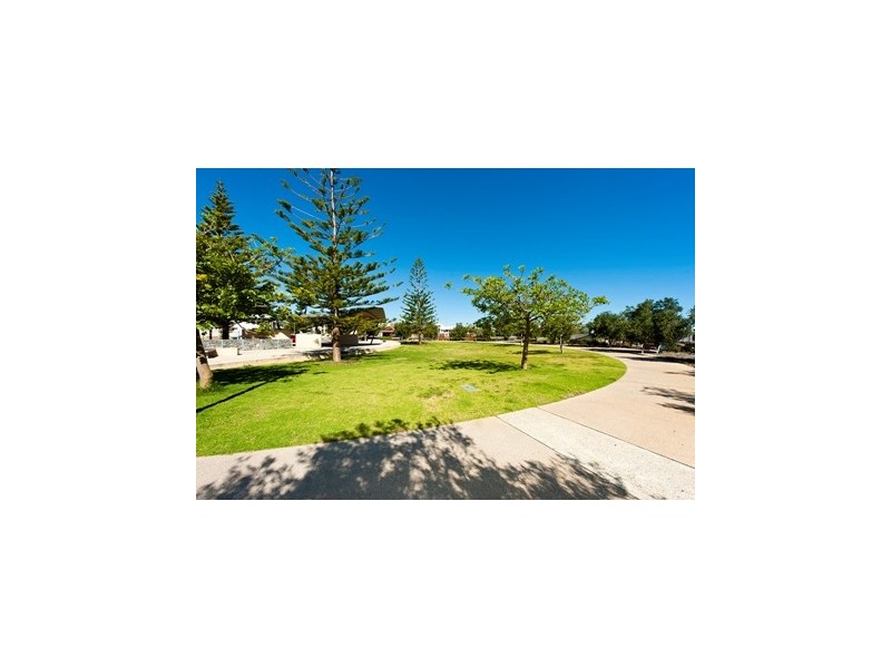 4 Bernier Rise, North Coogee WA 6163