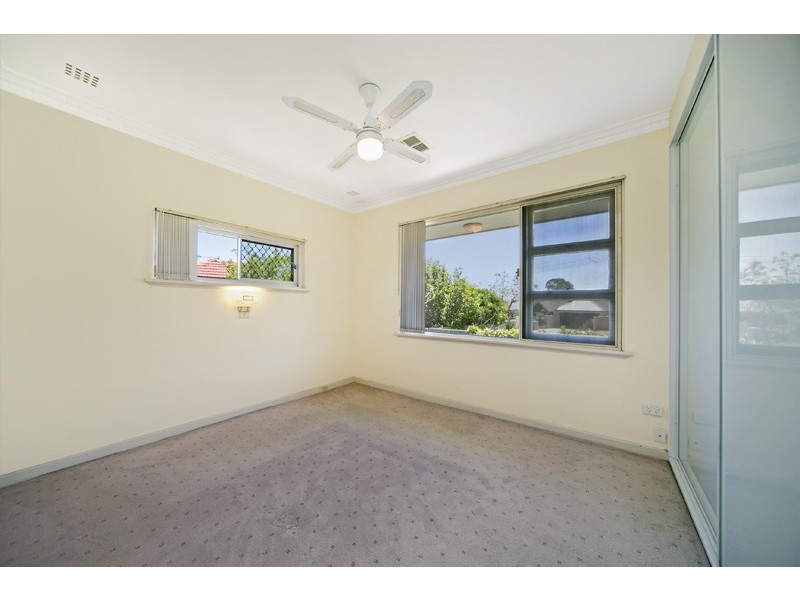 65 Redwood Crescent, Melville WA 6156