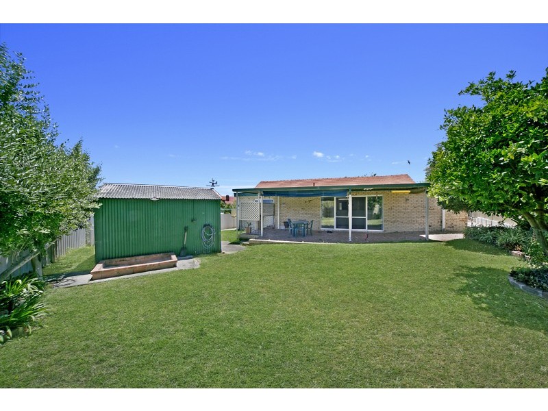 65 Redwood Crescent, Melville WA 6156