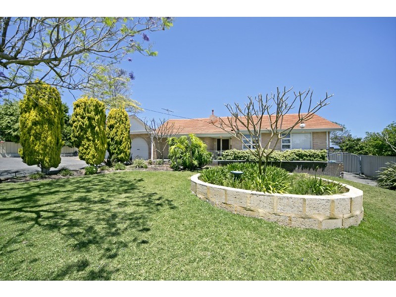 65 Redwood Crescent, Melville WA 6156