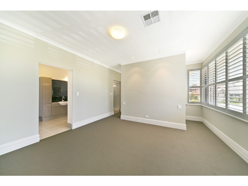 2/1 Drew Road, Ardross WA 6153