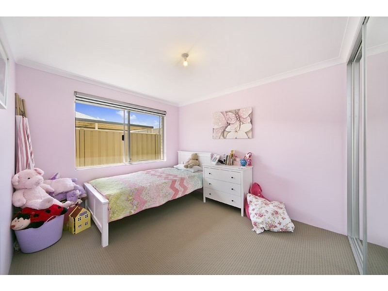 17 Neilson Street, Hammond Park WA 6164