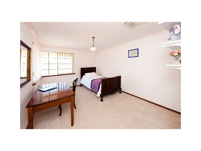 25 Rintoul Loop, Booragoon WA 6154