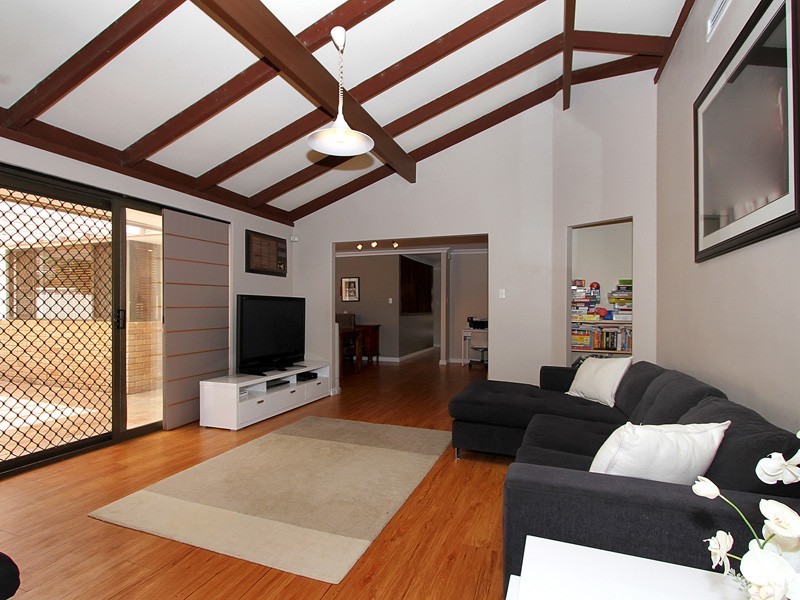 17 Tralee Way, Waterford WA 6152