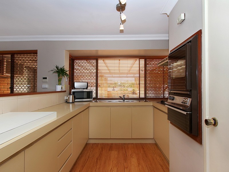 17 Tralee Way, Waterford WA 6152