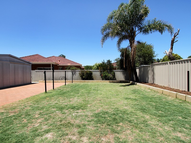 17 Tralee Way, Waterford WA 6152