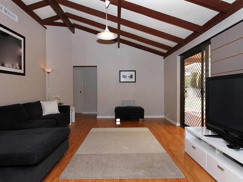 17 Tralee Way, Waterford WA 6152