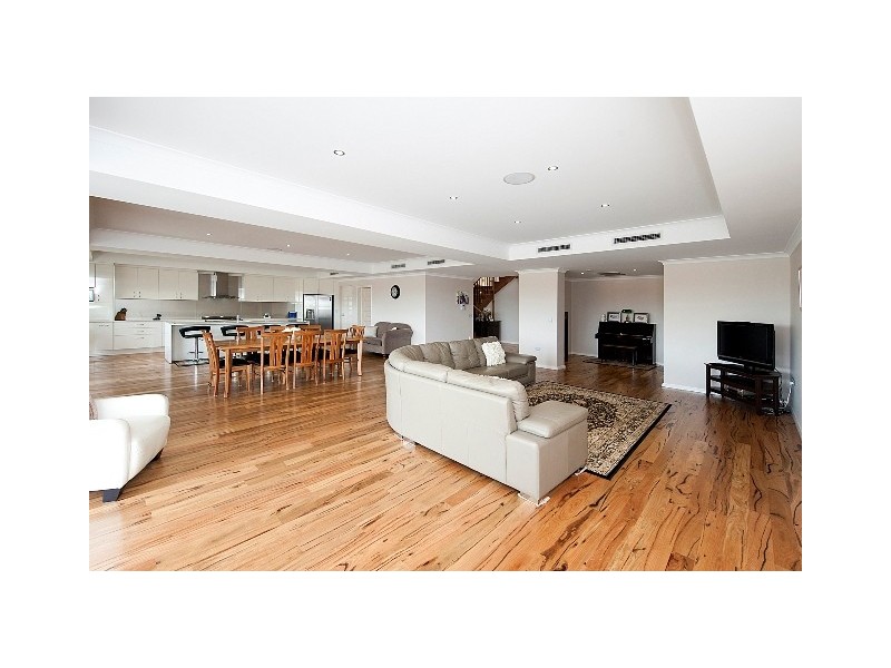 18 Doongalla Road, Attadale WA 6156