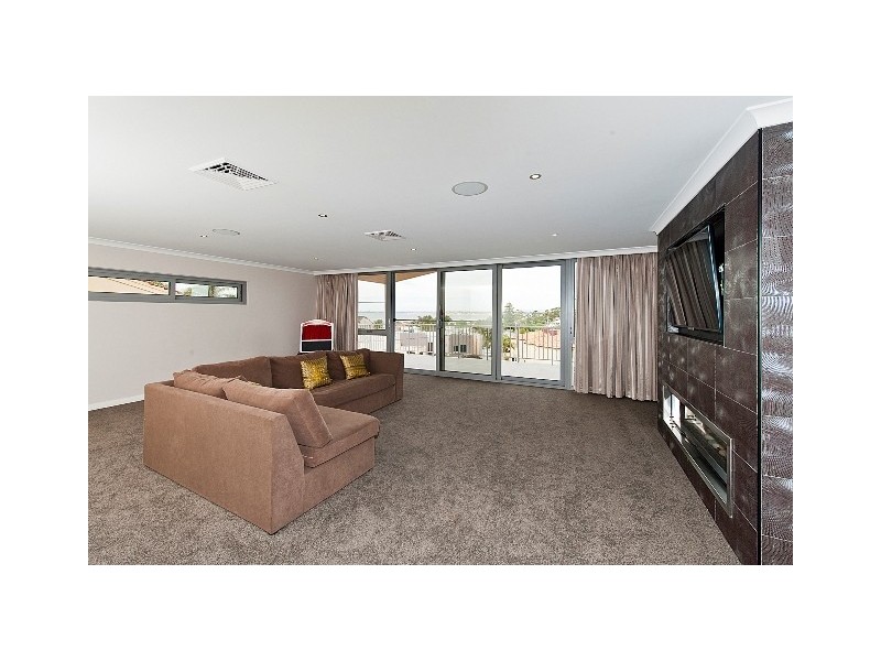 18 Doongalla Road, Attadale WA 6156