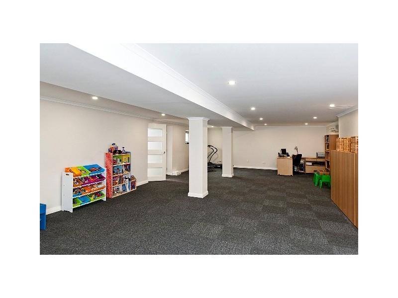 18 Doongalla Road, Attadale WA 6156