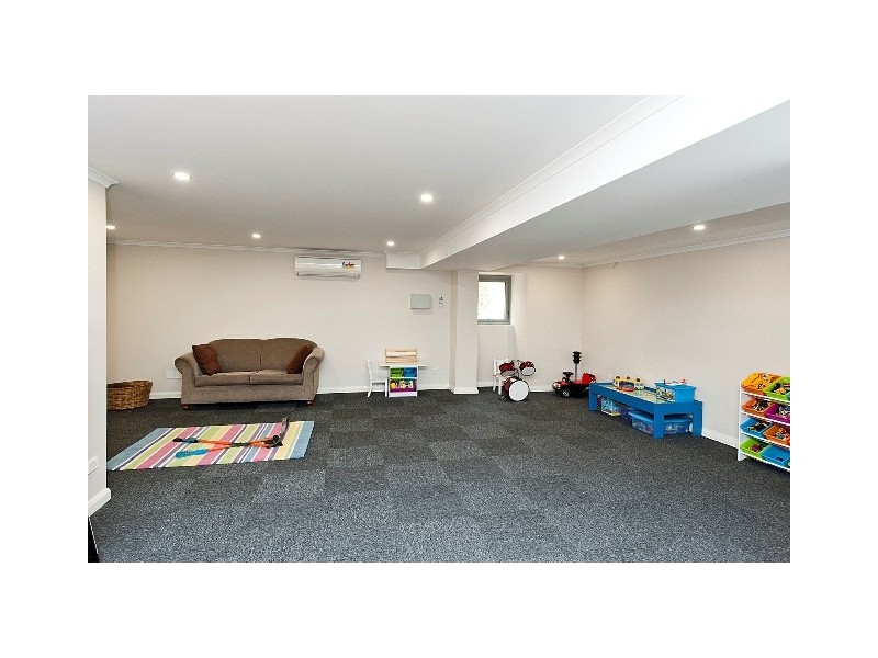 18 Doongalla Road, Attadale WA 6156