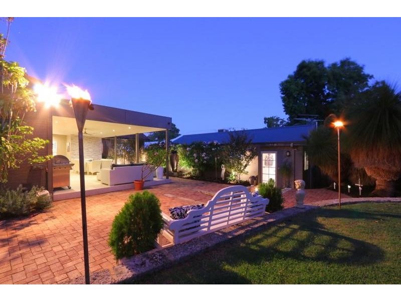 18 Alison Road, Attadale WA 6156