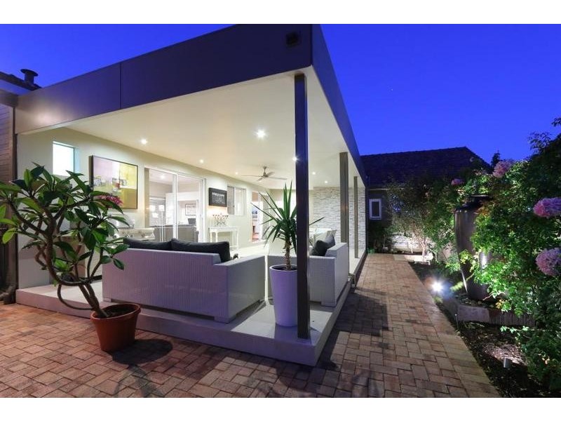 18 Alison Road, Attadale WA 6156