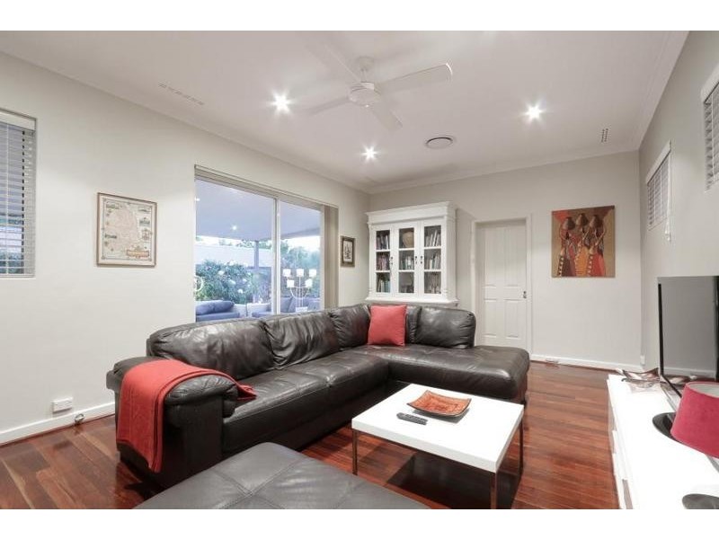 18 Alison Road, Attadale WA 6156