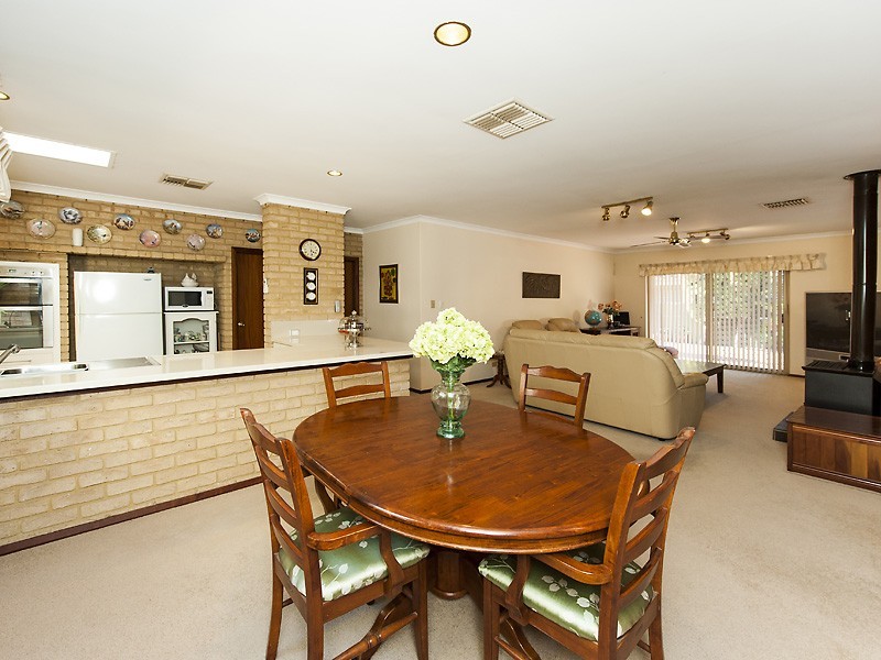 28 Potts St, Melville WA 6156