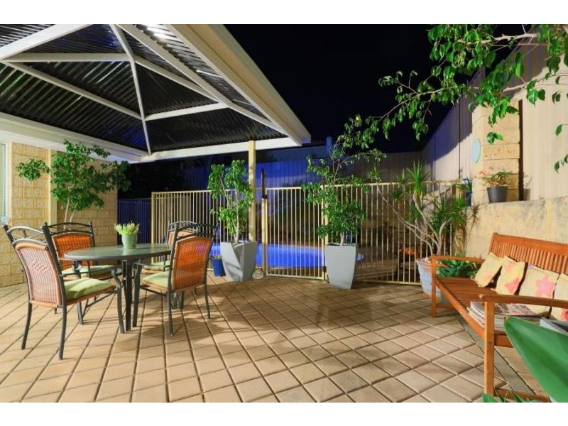 15 Peel Road, Coogee WA 6166