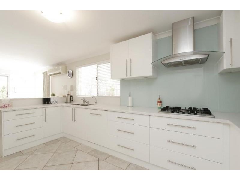 15 Peel Road, Coogee WA 6166