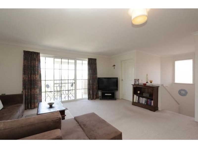 15 Peel Road, Coogee WA 6166