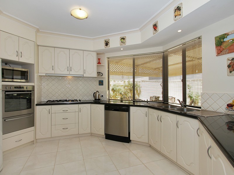 9 Norma Road, Alfred Cove WA 6154