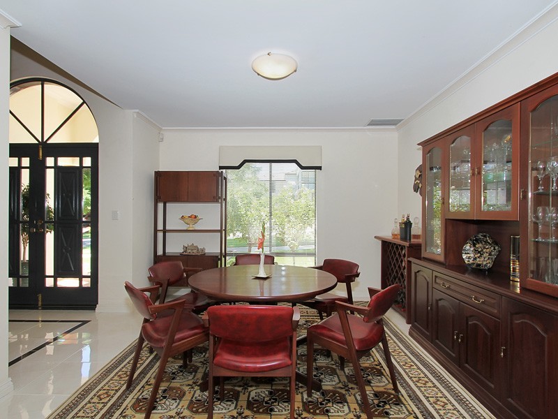 9 Norma Road, Alfred Cove WA 6154
