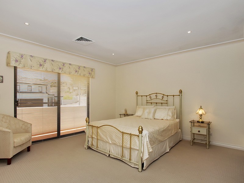 9 Norma Road, Alfred Cove WA 6154